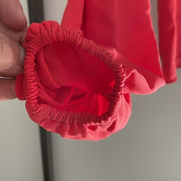 Wilfred Dressy Cropped off the shoulder blouse with 1 long sleeve . - Picture 6 of 7